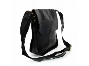 Μαύρη δερμάτινη ανδρική τσάντα με ζουμ