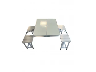 Πτυσσόμενο τραπέζι κάμπινγκ με καρέκλες βαλίτσας