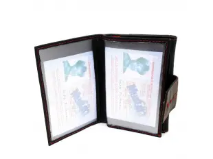 Κάθετο πορτοφόλι με κόκκινο νήμα