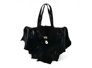 Μαύρη τσάντα χειρός - φύλλο