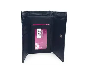 Μαύρο λουστρίνι πορτοφόλι με πεταλούδες - μεσαίο