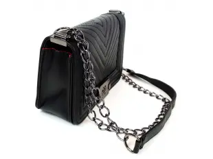 Ενδιαφέρουσα μαύρη τσάντα - εξαιρετική επιλογή