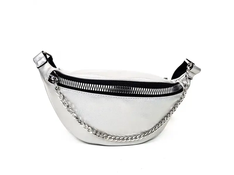 Κομψή ασημένια τσάντα χιαστί Κομψή ασημένια τσάντα χιαστί